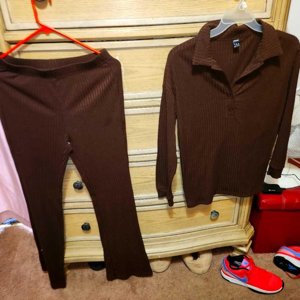 Pants suit